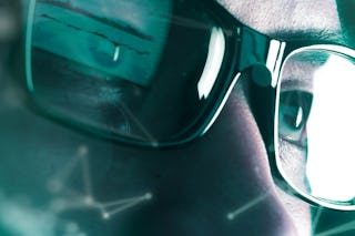 Mann mit Brille zum Thema hello Warehouse