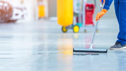 Limpieza industrial en el almacén