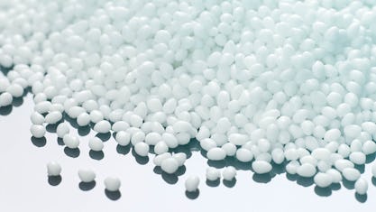 Comment puis-je reconnaître la bonne qualité des bacs en plastique ?