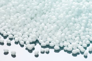 Kunststoffgranulat zum Thema gute Qualität bei Kunststoffbehältern