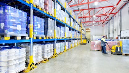 Optimale Ladungsträgerauswahl für die Logistik