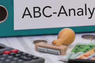 Einfluss-der-Umschlagshaeufigkeit-und-Warenrotation-auf-Lagerplanung-und-haltung