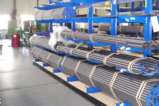 Ein beladenes Kragarmregal