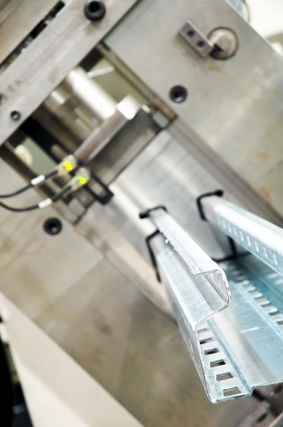 Eine Anlage während der Produktion einer Profilstütze