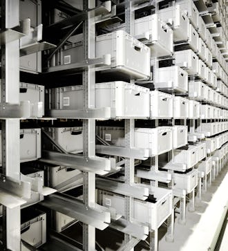 Euro stacking XL containers