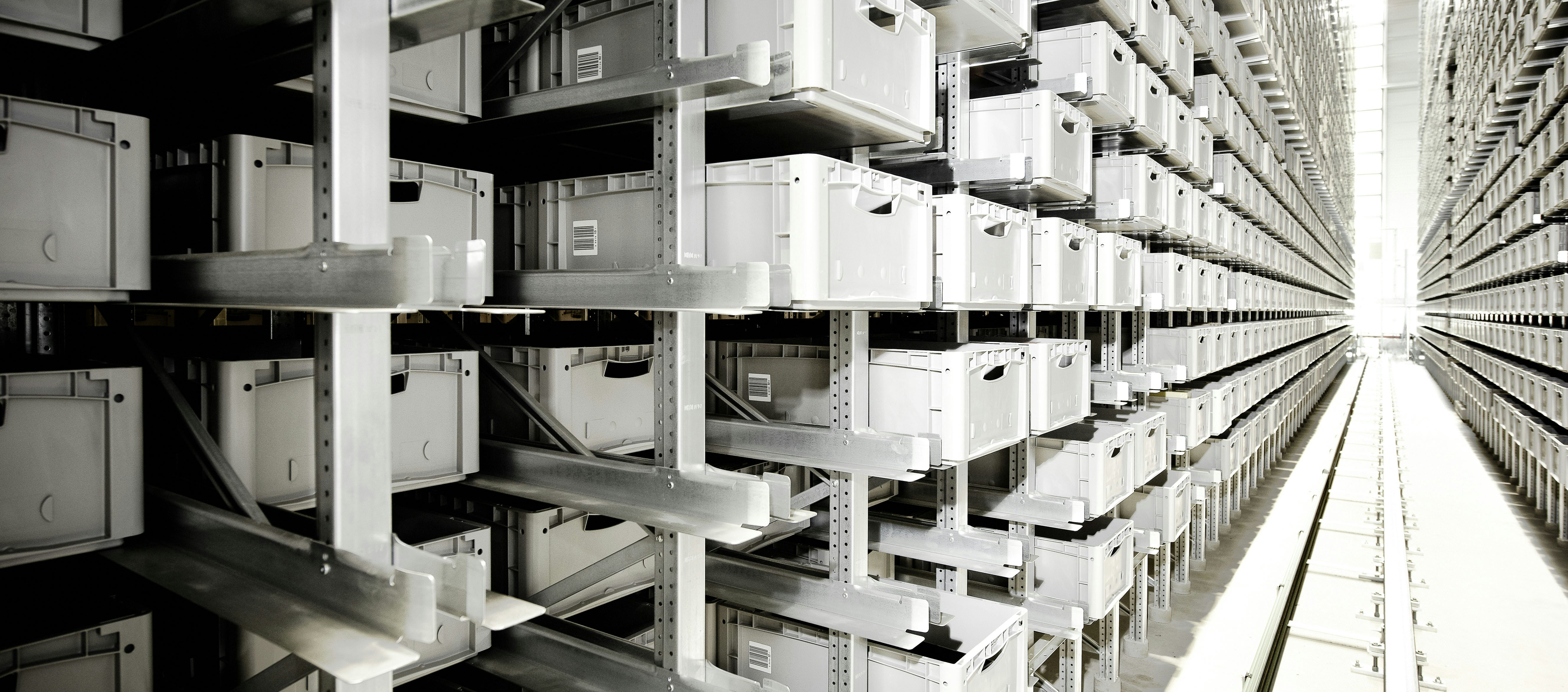 BITO Euro stacking containers XL Automatisiertes Regal mit Eurostapelbehälter XL