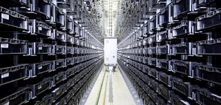 Automatisiertes Lager mit Kleinladungsträger KLT