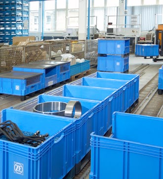 European large size XL stacking containers with runners