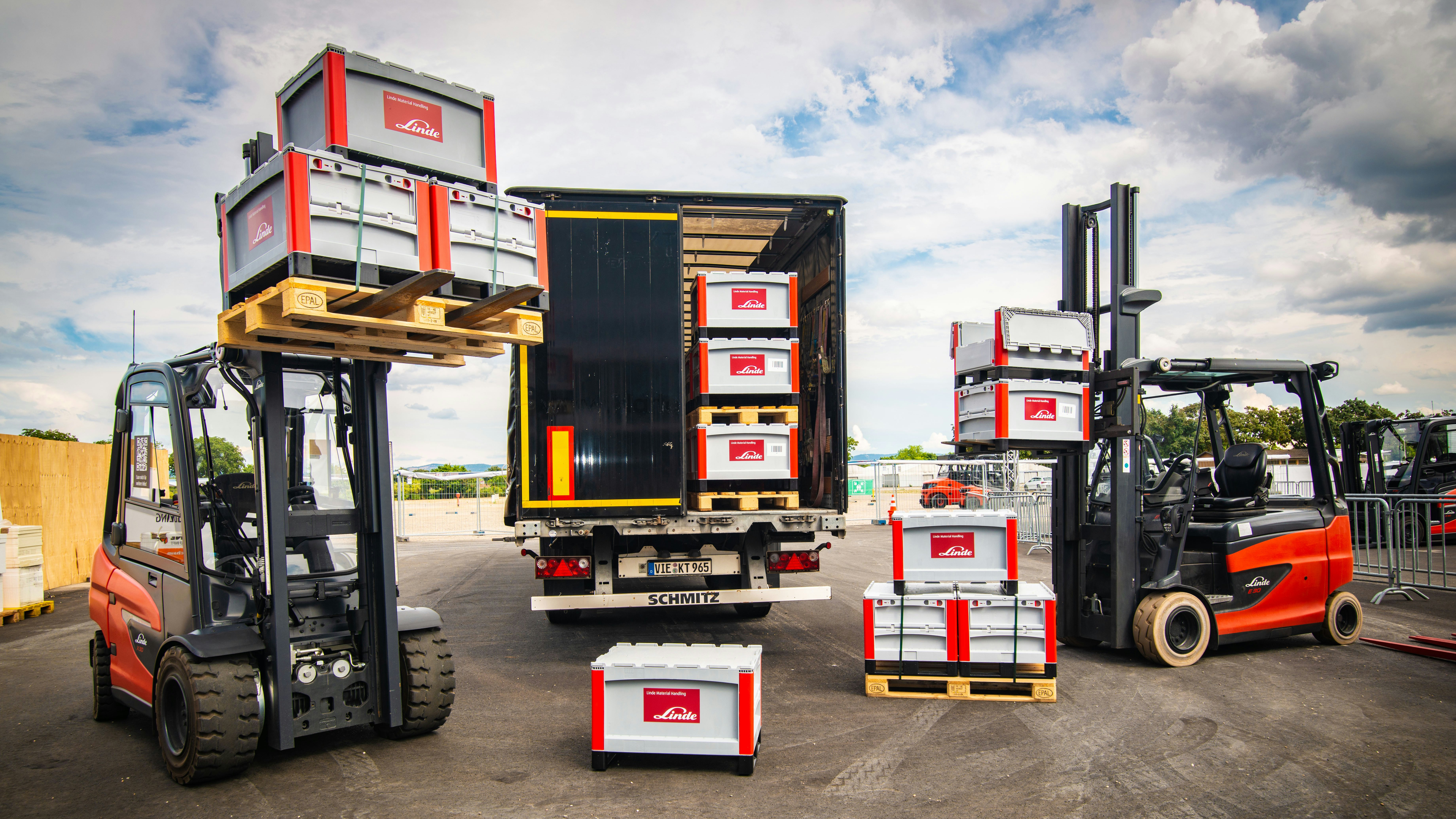 Flurförderzeuge und Schwerlastbehälter SL bei LINDE
