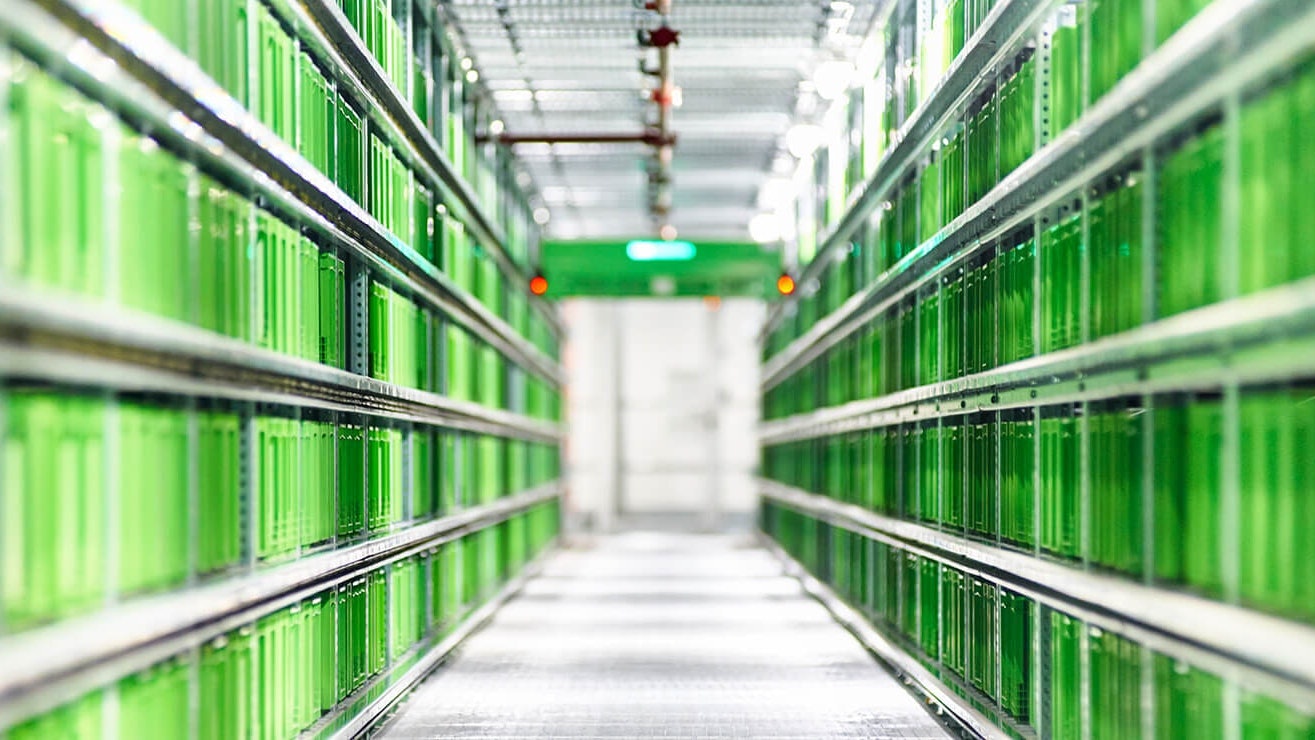 Regale für Stückgutlagerung. Automatisiertes Kleinteilelager