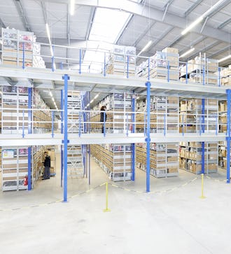 Installations à plusieurs étages et mezzanines de BITO