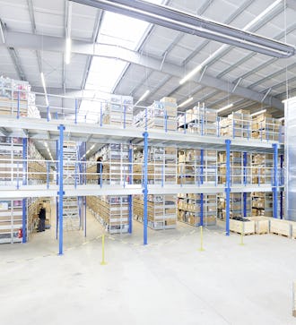 Installations à plusieurs étages et mezzanines de BITO