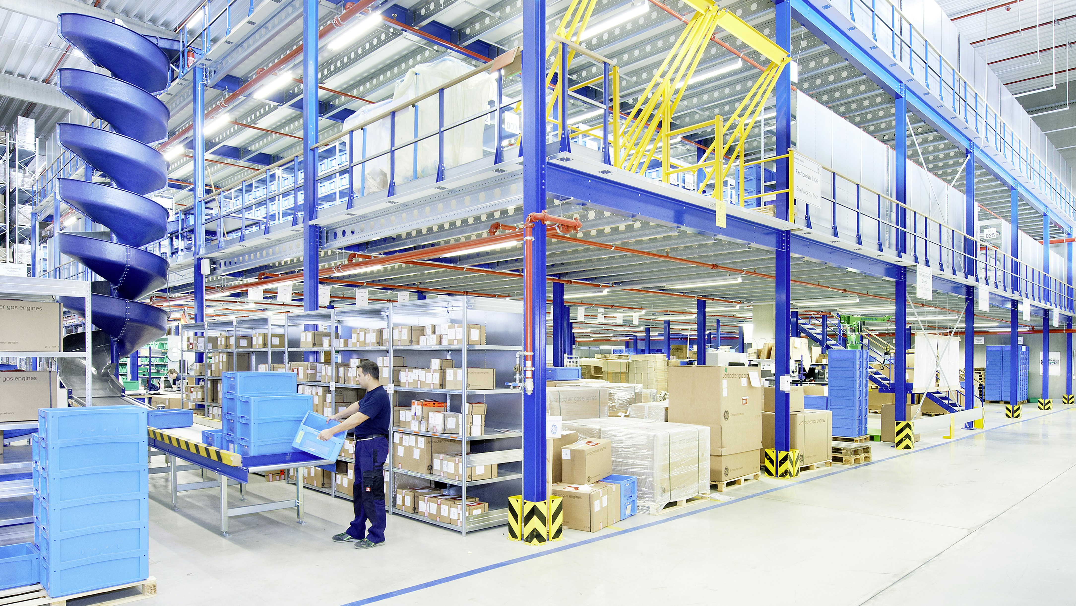 BITO Mehrgeschossanlage Große Lagerhalle mit Palettenlager und Lagerbühne