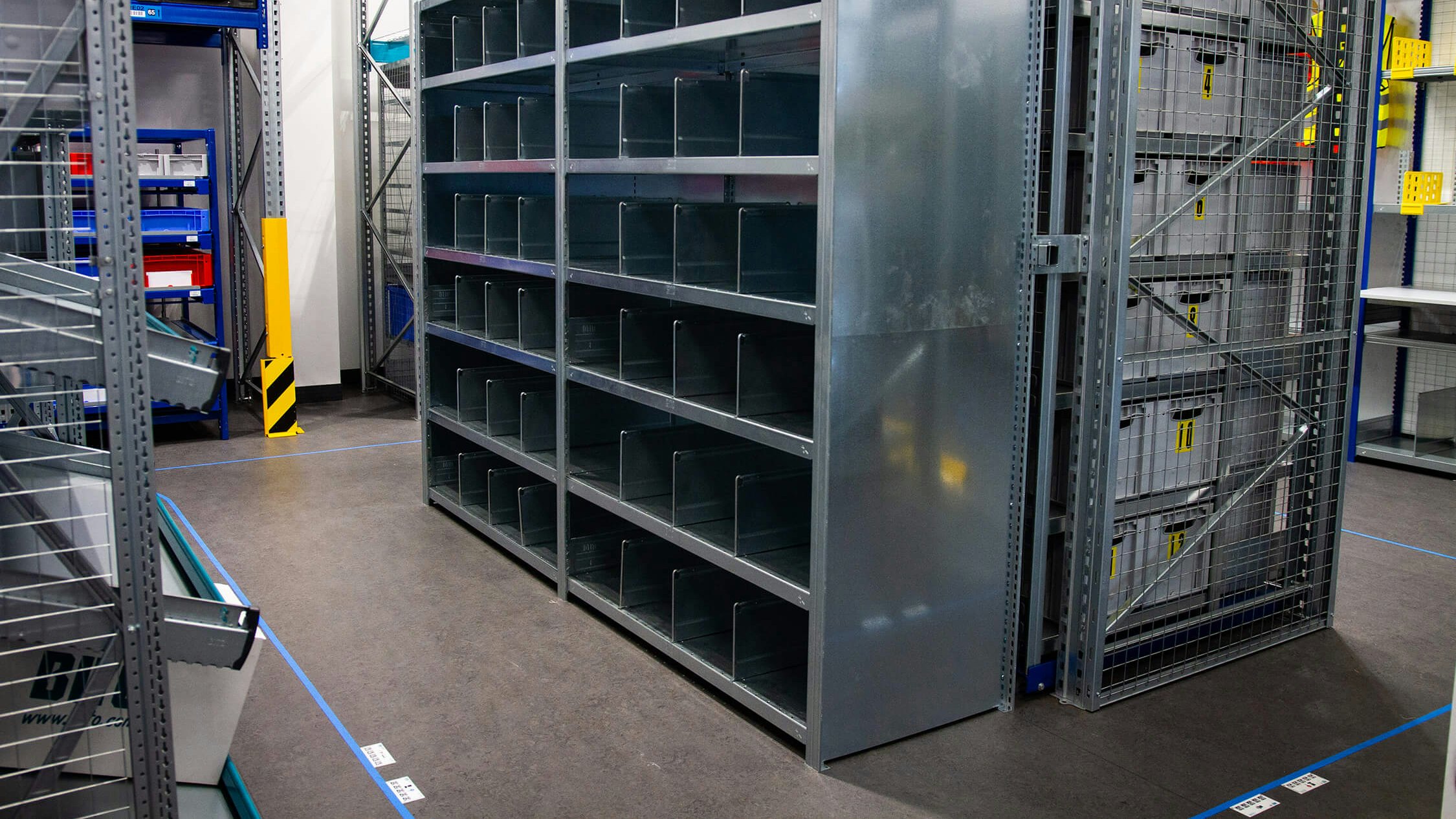 BITO Fachbodenregal mit Fachtrenner