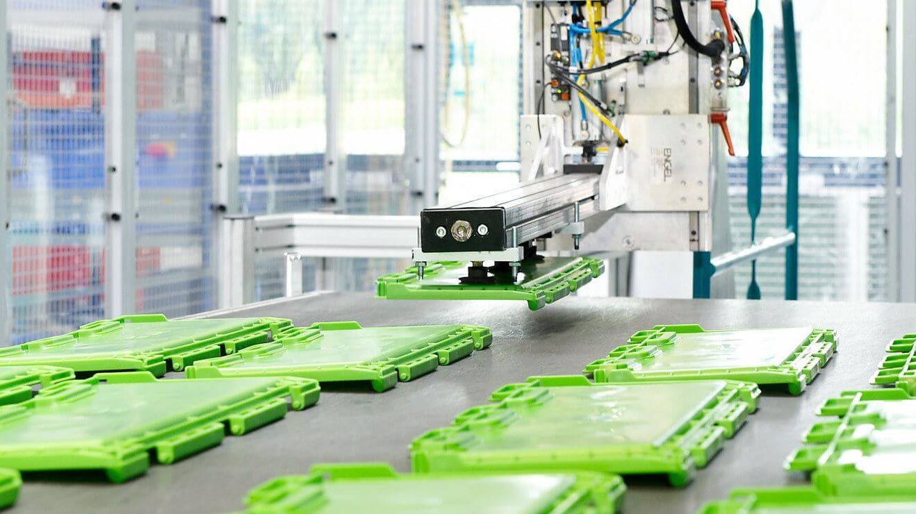 Produktion von Kunststoffdeckel bei BITO Lauterecken